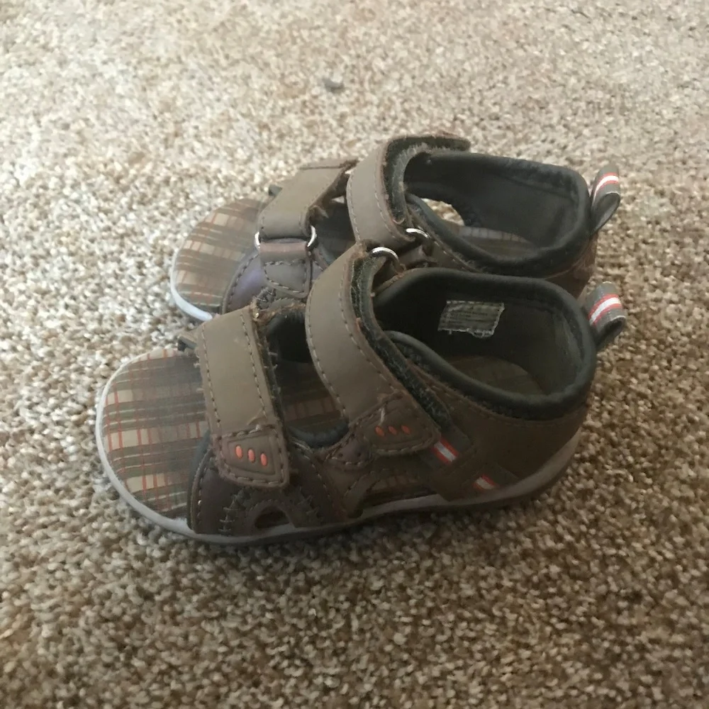 Circo brown baby sandals 4